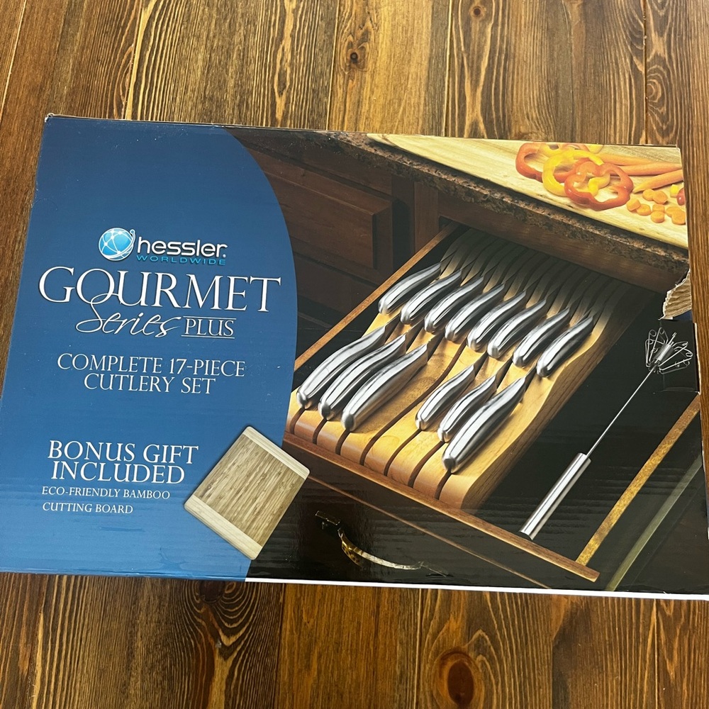 Gourmet Series cutlery set with cutting board
